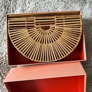 Small cult Gaia arc clutch